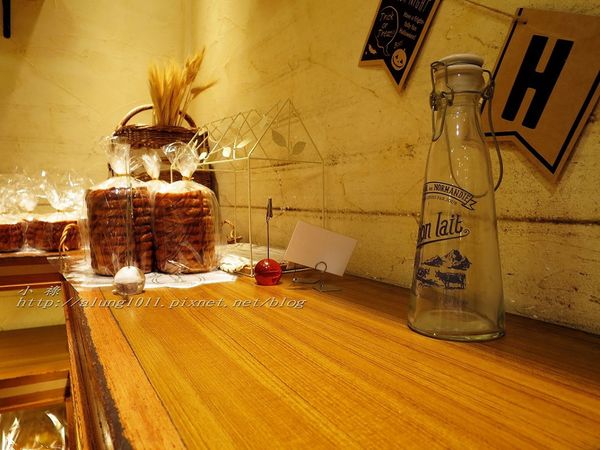 BAKERY  CAFE EAST YEAST  イーストイースト(大塚サテライト店)：JR大塚駅的小確幸      ..BAKERY  CAFE  EAST  YEAST~