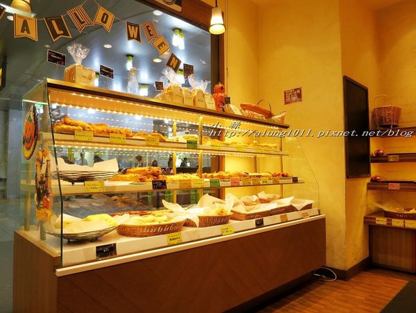 BAKERY  CAFE EAST YEAST  イーストイースト(大塚サテライト店)：JR大塚駅的小確幸      ..BAKERY  CAFE  EAST  YEAST~