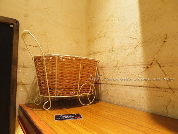 BAKERY  CAFE EAST YEAST  イーストイースト(大塚サテライト店)：JR大塚駅的小確幸      ..BAKERY  CAFE  EAST  YEAST~