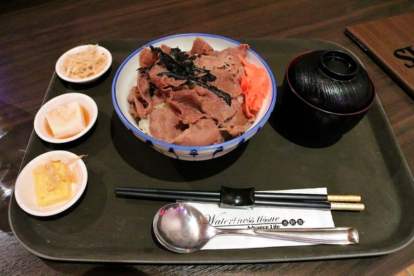 Sigrid Coffee:【台北食記】 Sigrid Coffee 咖啡(居野咖啡)/超顏質店長日本藝人石原唯斗/冰滴咖啡/日本小鮮肉地親切的服務超優