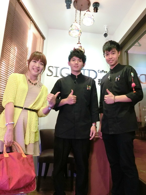 sigrid咖啡:【中山區日系頂級尊榮的浪漫咖啡廳推薦】SIGRID COFFEE一生必來一次、約會必勝~享用貴婦下午茶及頂級莊園咖啡真是人生一大樂事!噹噹媽和好閨蜜Chloe超推薦~