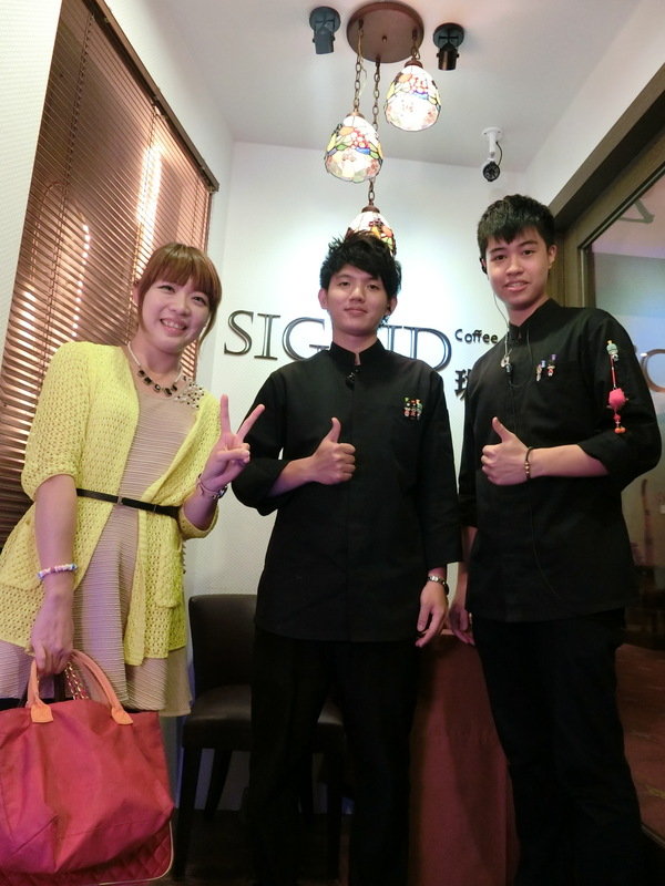 sigrid咖啡:【中山區日系頂級尊榮的浪漫咖啡廳推薦】SIGRID COFFEE一生必來一次、約會必勝~享用貴婦下午茶及頂級莊園咖啡真是人生一大樂事!噹噹媽和好閨蜜Chloe超推薦~