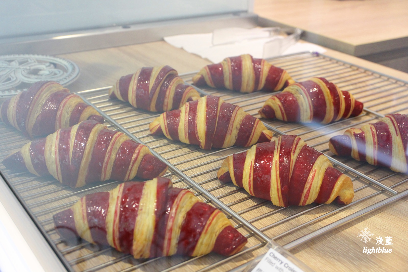 [ 忠孝復興站美食 ] 淺藍 × 1789 Café by Cyrille Courant忠孝店～超可愛雞蛋塔、限量爆漿櫻桃可頌