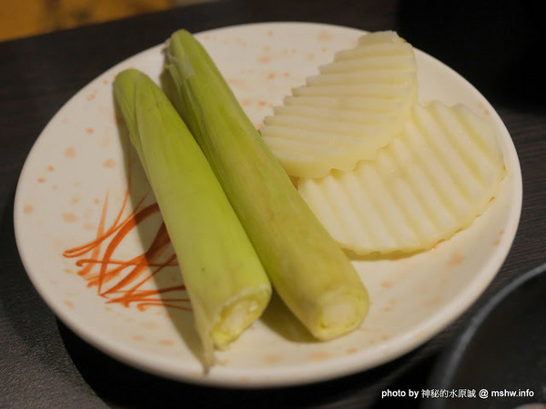 燒肉眾 精緻炭火燒肉(台中文心店):【食記】台中燒肉眾 精緻炭火燒肉/台中文心店@南屯家樂福-捷運MRT溝仔墘 : 價格輕鬆選,精緻路線的和牛燒肉吃到飽