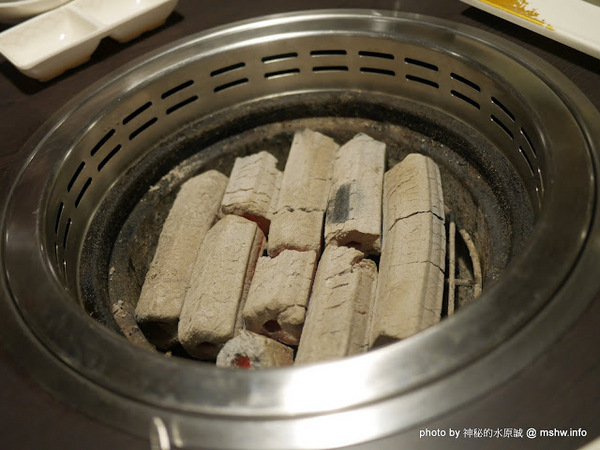 燒肉眾 精緻炭火燒肉(台中文心店):【食記】台中燒肉眾 精緻炭火燒肉/台中文心店@南屯家樂福-捷運MRT溝仔墘 : 價格輕鬆選,精緻路線的和牛燒肉吃到飽