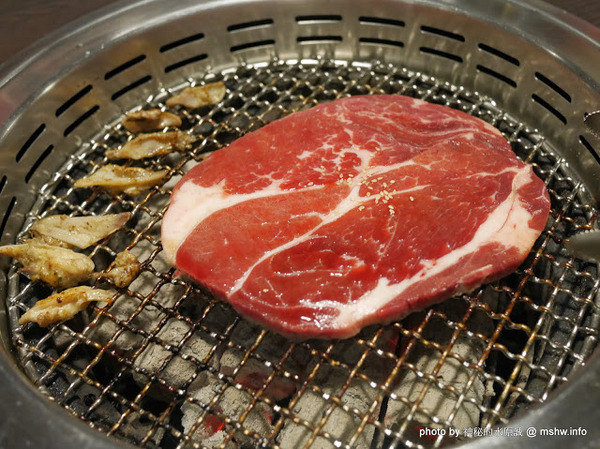 燒肉眾 精緻炭火燒肉(台中文心店):【食記】台中燒肉眾 精緻炭火燒肉/台中文心店@南屯家樂福-捷運MRT溝仔墘 : 價格輕鬆選,精緻路線的和牛燒肉吃到飽