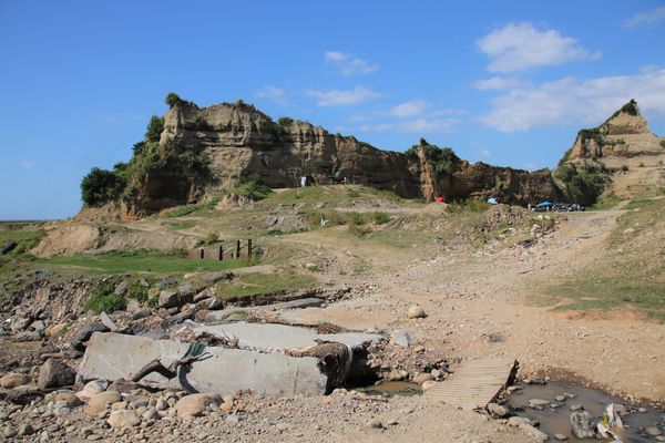 八里林口水牛坑:【新北市林口景點】水牛坑~台版美國大峽谷,林口秘境夢幻湖畔,擎天崗式大草原,婚紗電影外拍聖地