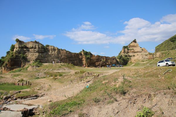 八里林口水牛坑:【新北市林口景點】水牛坑~台版美國大峽谷,林口秘境夢幻湖畔,擎天崗式大草原,婚紗電影外拍聖地