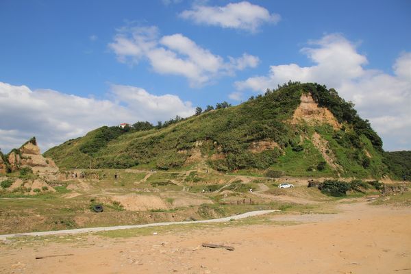 八里林口水牛坑:【新北市林口景點】水牛坑~台版美國大峽谷,林口秘境夢幻湖畔,擎天崗式大草原,婚紗電影外拍聖地