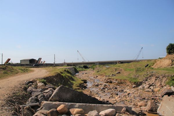 八里林口水牛坑:【新北市林口景點】水牛坑~台版美國大峽谷,林口秘境夢幻湖畔,擎天崗式大草原,婚紗電影外拍聖地