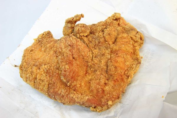 【三重美食】噴汁炸雞-1元硬幣厚度的厚切爆汁雞排