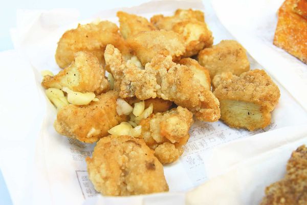 【三重美食】噴汁炸雞-1元硬幣厚度的厚切爆汁雞排