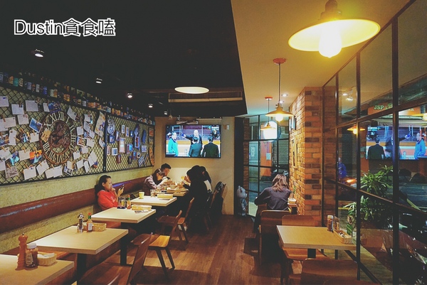 PALM PASTA 棕櫚樹義大利麵(信義店)：【北醫商圈】直播賽事運動餐廳｜象山美景飽食の早午餐首選『 PALM PASTA 棕櫚樹義大利麵』