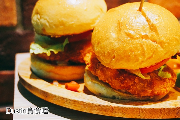 PALM PASTA 棕櫚樹義大利麵(信義店)：【北醫商圈】直播賽事運動餐廳｜象山美景飽食の早午餐首選『 PALM PASTA 棕櫚樹義大利麵』