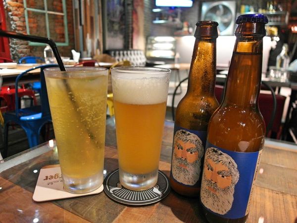 黑熊愛跳舞 Moon beer loves dancing:❤️美食❤️【台北。大安】黑熊愛跳舞 Moon bear loves dancing ★牛肚牛肉起司漢堡/金門高粱香腸牛肉起司漢堡/新奇創意漢堡/愛評體驗團