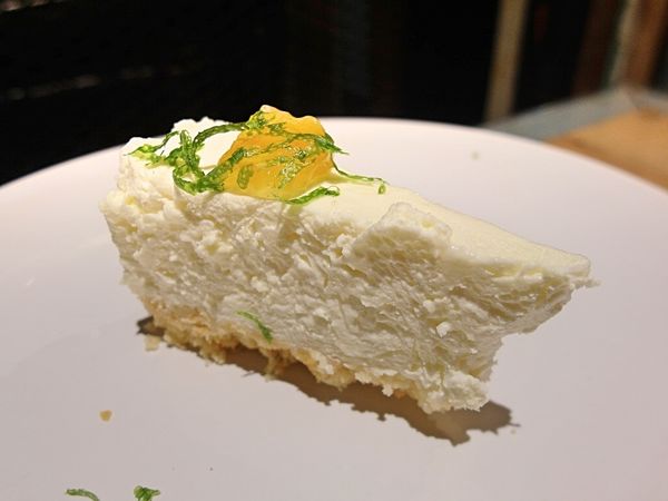 黑熊愛跳舞 Moon beer loves dancing:❤️美食❤️【台北。大安】黑熊愛跳舞 Moon bear loves dancing ★牛肚牛肉起司漢堡/金門高粱香腸牛肉起司漢堡/新奇創意漢堡/愛評體驗團