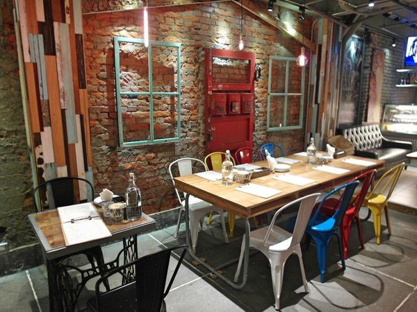 黑熊愛跳舞 Moon beer loves dancing:❤️美食❤️【台北。大安】黑熊愛跳舞 Moon bear loves dancing ★牛肚牛肉起司漢堡/金門高粱香腸牛肉起司漢堡/新奇創意漢堡/愛評體驗團