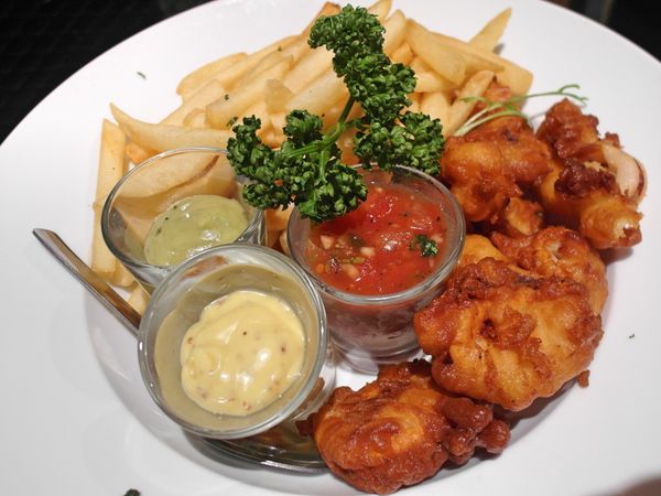 黑熊愛跳舞 Moon beer loves dancing:❤️美食❤️【台北。大安】黑熊愛跳舞 Moon bear loves dancing ★牛肚牛肉起司漢堡/金門高粱香腸牛肉起司漢堡/新奇創意漢堡/愛評體驗團