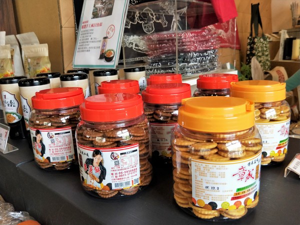 愛國婦人會館：【台南中西區景點】愛國婦人會館~以日式的木造房做為背景 文創商品趣味充滿在地藝文特色