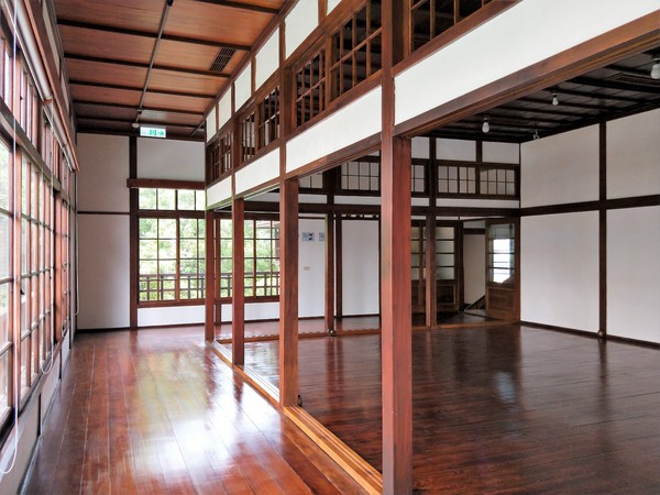 愛國婦人會館：【台南中西區景點】愛國婦人會館~以日式的木造房做為背景 文創商品趣味充滿在地藝文特色