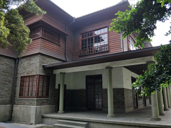 愛國婦人會館：【台南中西區景點】愛國婦人會館~以日式的木造房做為背景 文創商品趣味充滿在地藝文特色