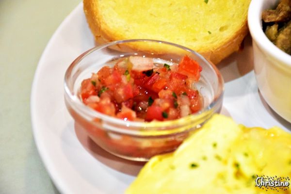 【新北。美食】新莊 / 凱啡小屋，豐盛早午餐，輕食甜點咖啡，街頭上家庭式小屋，新莊高中旁