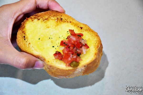 【新北。美食】新莊 / 凱啡小屋，豐盛早午餐，輕食甜點咖啡，街頭上家庭式小屋，新莊高中旁