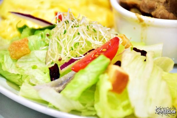 【新北。美食】新莊 / 凱啡小屋，豐盛早午餐，輕食甜點咖啡，街頭上家庭式小屋，新莊高中旁