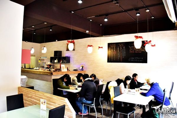 【新北。美食】新莊 / 凱啡小屋，豐盛早午餐，輕食甜點咖啡，街頭上家庭式小屋，新莊高中旁