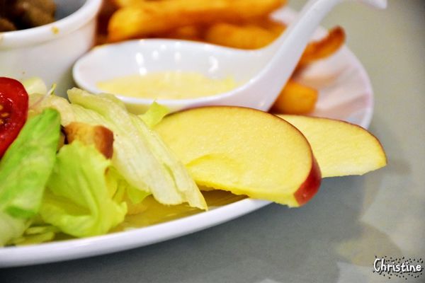 【新北。美食】新莊 / 凱啡小屋，豐盛早午餐，輕食甜點咖啡，街頭上家庭式小屋，新莊高中旁