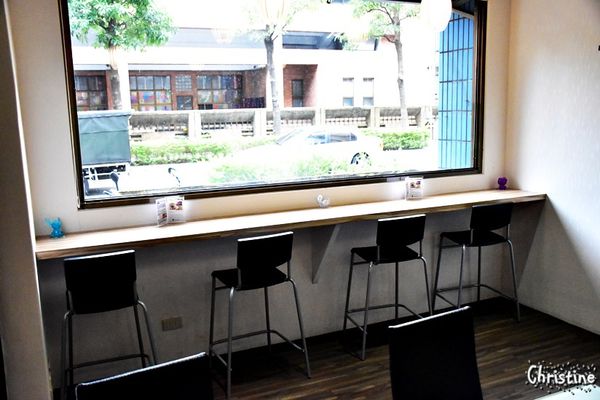 【新北。美食】新莊 / 凱啡小屋，豐盛早午餐，輕食甜點咖啡，街頭上家庭式小屋，新莊高中旁