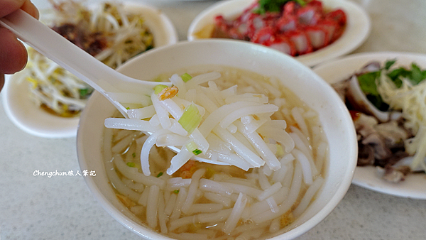 汐止人的早午餐【汐止街仔內米粉湯】一吃成主顧，晚來吃不到 !