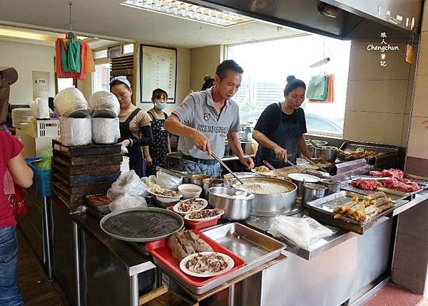 汐止人的早午餐【汐止街仔內米粉湯】一吃成主顧，晚來吃不到 !