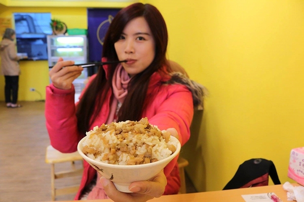 吳•土魠魚羹：【桃園食記】桃園吳土魠魚(八德高城店)~炸魚塊肉質鮮甜夠大塊吃的好滿足~顏色炸至漂亮的金黃色澤，外皮咬起來酥酥脆脆，裡面的肉質鮮嫩多汁