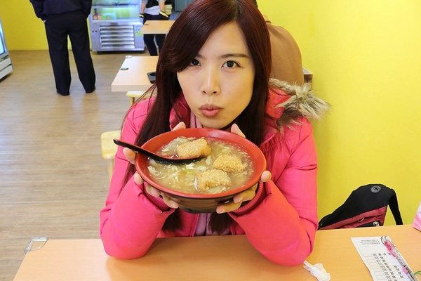 吳•土魠魚羹：【桃園食記】桃園吳土魠魚(八德高城店)~炸魚塊肉質鮮甜夠大塊吃的好滿足~顏色炸至漂亮的金黃色澤，外皮咬起來酥酥脆脆，裡面的肉質鮮嫩多汁