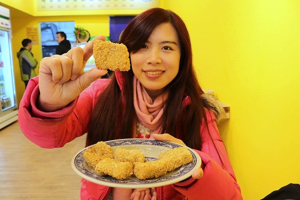 吳•土魠魚羹：【桃園食記】桃園吳土魠魚(八德高城店)~炸魚塊肉質鮮甜夠大塊吃的好滿足~顏色炸至漂亮的金黃色澤，外皮咬起來酥酥脆脆，裡面的肉質鮮嫩多汁