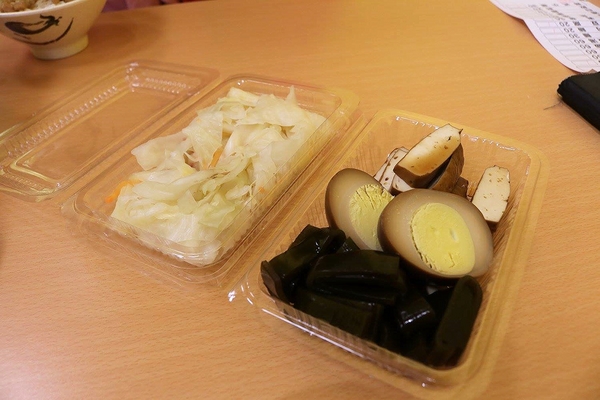 吳•土魠魚羹：【桃園食記】桃園吳土魠魚(八德高城店)~炸魚塊肉質鮮甜夠大塊吃的好滿足~顏色炸至漂亮的金黃色澤，外皮咬起來酥酥脆脆，裡面的肉質鮮嫩多汁