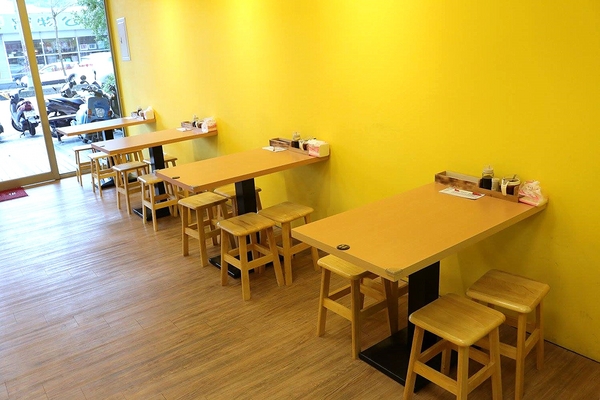 吳•土魠魚羹：【桃園食記】桃園吳土魠魚(八德高城店)~炸魚塊肉質鮮甜夠大塊吃的好滿足~顏色炸至漂亮的金黃色澤，外皮咬起來酥酥脆脆，裡面的肉質鮮嫩多汁