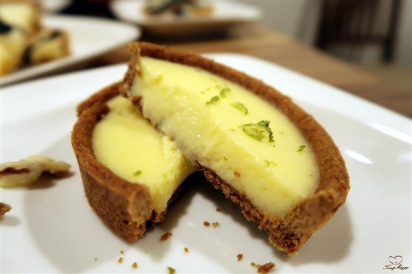 Tom&Maggy 幸福肥 • 手作點心：三重美食 幸福肥手作點心 超可愛龍貓甜點/萌萌達菲馬卡龍 抹茶塔/生巧克力塔 三重下午茶推薦~