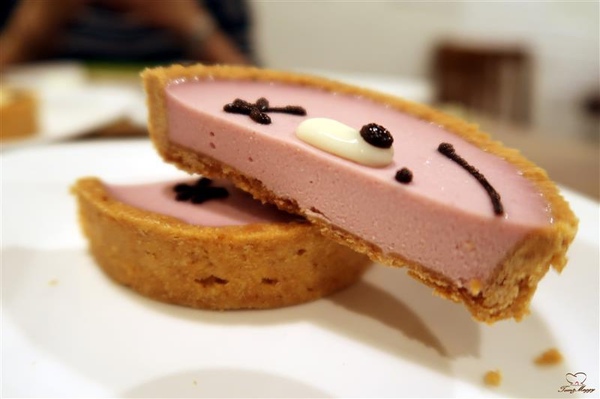 Tom&Maggy 幸福肥 • 手作點心：三重美食 幸福肥手作點心 超可愛龍貓甜點/萌萌達菲馬卡龍 抹茶塔/生巧克力塔 三重下午茶推薦~