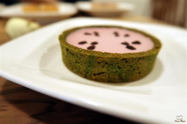 Tom&Maggy 幸福肥 • 手作點心：三重美食 幸福肥手作點心 超可愛龍貓甜點/萌萌達菲馬卡龍 抹茶塔/生巧克力塔 三重下午茶推薦~