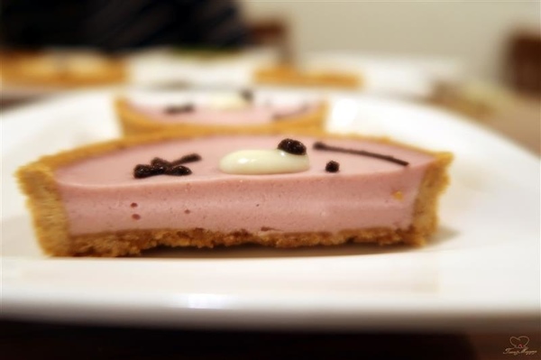 Tom&Maggy 幸福肥 • 手作點心：三重美食 幸福肥手作點心 超可愛龍貓甜點/萌萌達菲馬卡龍 抹茶塔/生巧克力塔 三重下午茶推薦~