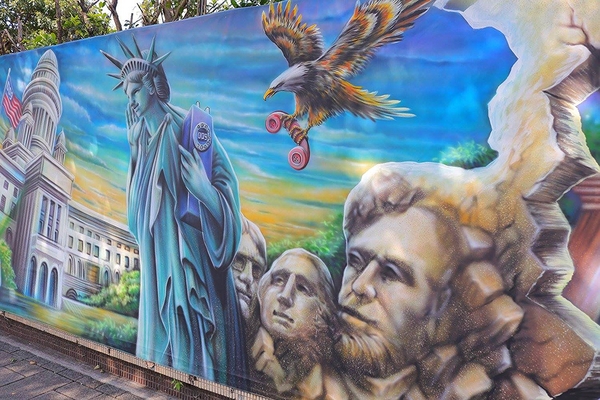 3D圖龍彩繪:【台北景點】中華電信3D圖龍彩繪牆~自由發揮創意跟彩繪圖互動,環遊世界是如此的輕輕鬆鬆,不再是遙不可及的夢想唷