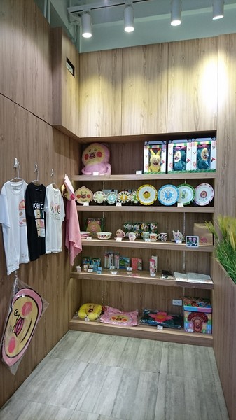 醜比頭森林鍋物：台中西屯~醜比頭森林鍋物主題餐廳~屁桃君醜的可愛又療癒~樹洞特色包廂也太好拍了吧~