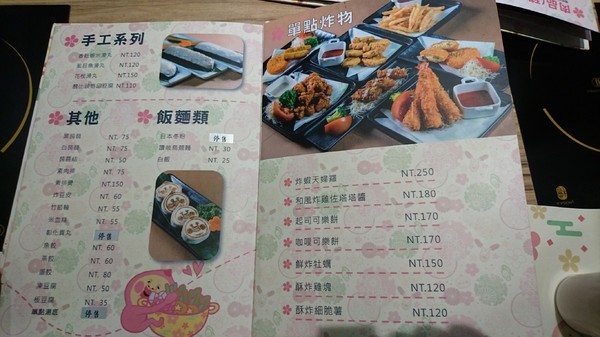 醜比頭森林鍋物：台中西屯~醜比頭森林鍋物主題餐廳~屁桃君醜的可愛又療癒~樹洞特色包廂也太好拍了吧~