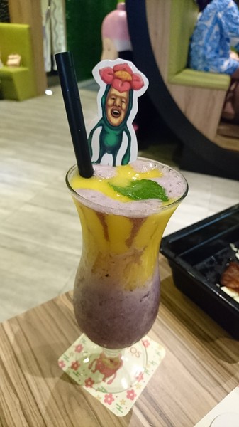 醜比頭森林鍋物：台中西屯~醜比頭森林鍋物主題餐廳~屁桃君醜的可愛又療癒~樹洞特色包廂也太好拍了吧~