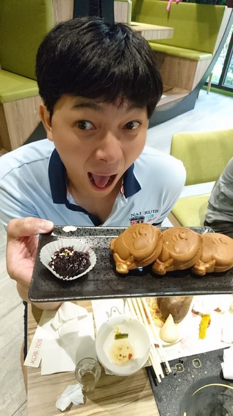 醜比頭森林鍋物：台中西屯~醜比頭森林鍋物主題餐廳~屁桃君醜的可愛又療癒~樹洞特色包廂也太好拍了吧~