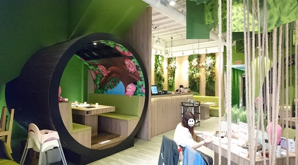 醜比頭森林鍋物：台中西屯~醜比頭森林鍋物主題餐廳~屁桃君醜的可愛又療癒~樹洞特色包廂也太好拍了吧~