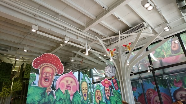 醜比頭森林鍋物：台中西屯~醜比頭森林鍋物主題餐廳~屁桃君醜的可愛又療癒~樹洞特色包廂也太好拍了吧~