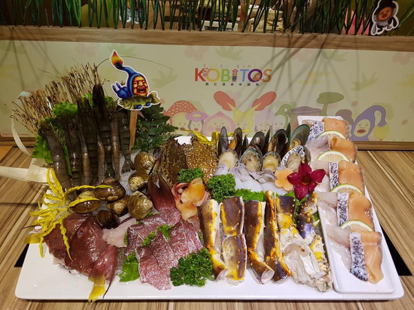 《KOBITOS 森林鍋物》森林小精靈跑進鍋物裡啦！捕捉野生醜比頭！